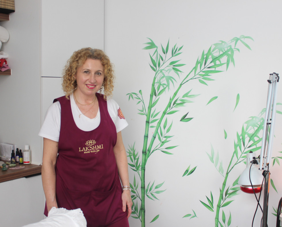 Carmen Correa, al frente de su centro, compartiendo su pasión por la estética natural