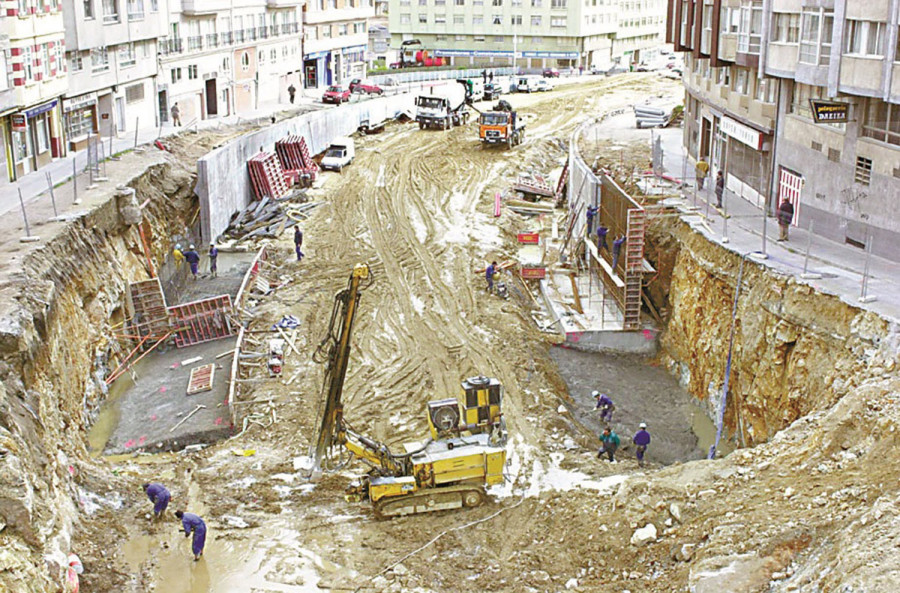 Hace 25 años | Los vecinos de Os Castros piden que se mejore la seguridad en la zona de obras