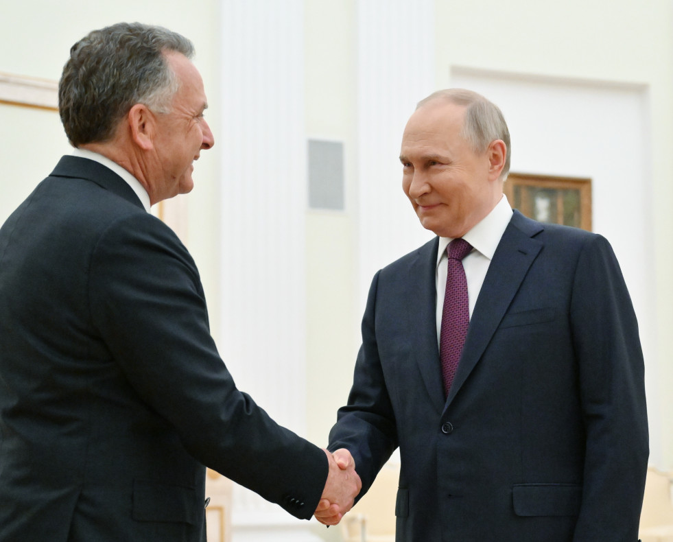 Witkoff estrecha la mano de Putin antes de su encuentro