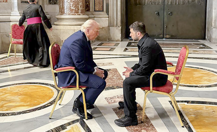 El Vaticano 'sienta' a hablar a Trump y Zelenski en el funeral de Francisco