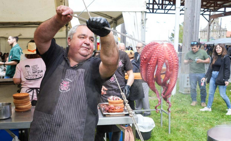 Éxito de las fiestas en Celas de Peiro: música, bombas de palenque y pulpo, mucho pulpo