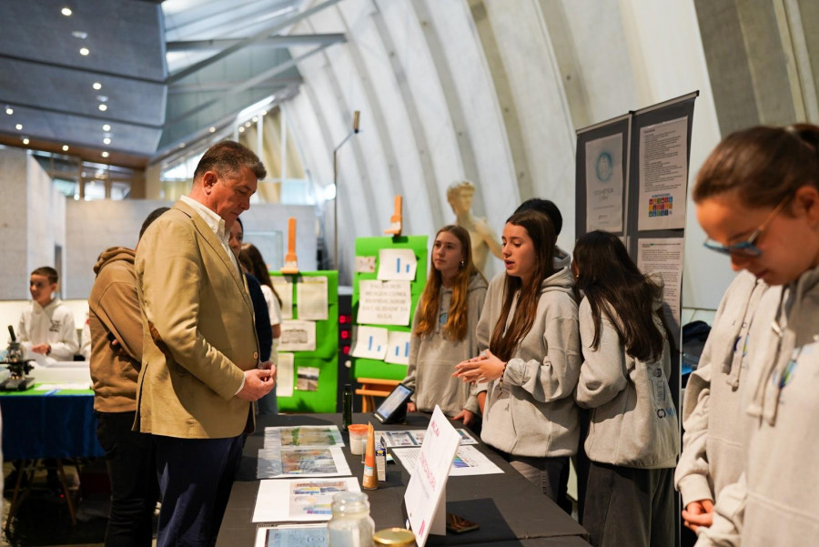 Cientos de personas visitaron en la Domus la feria Imaxina Coruña 2025 en una jornada de puertas abiertas