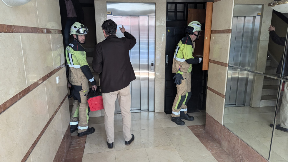 Bomberos rescatan a una persona