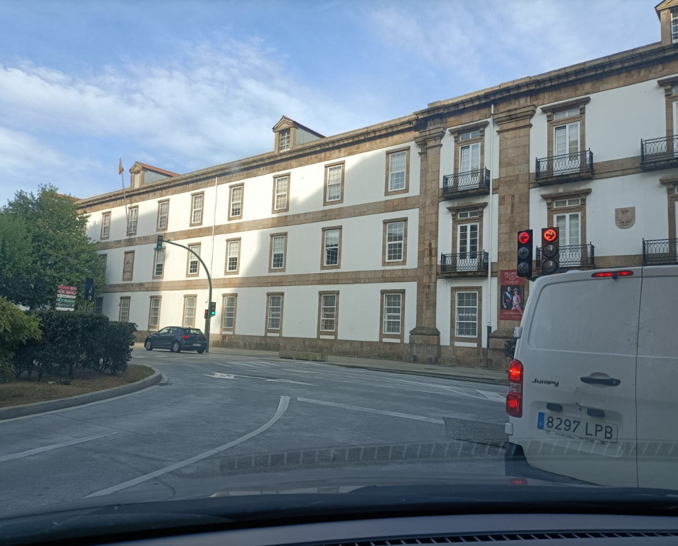 Semáforos de la plaza das Atochas, en funcionamiento, pese al apagón