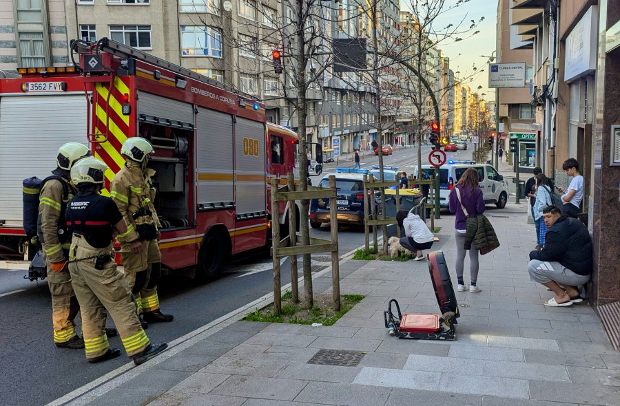 Los Bomberos de A Coruña intervienen en siete incendios desde que volvió la luz