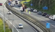 Un conductor vuelca en la AP-9 y atasca la salida de A Coruña