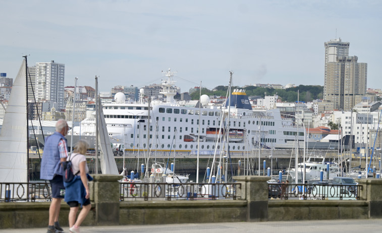 El Puerto de A Coruña ya funciona a pleno rendimiento con dos cruceros en sus muelles
