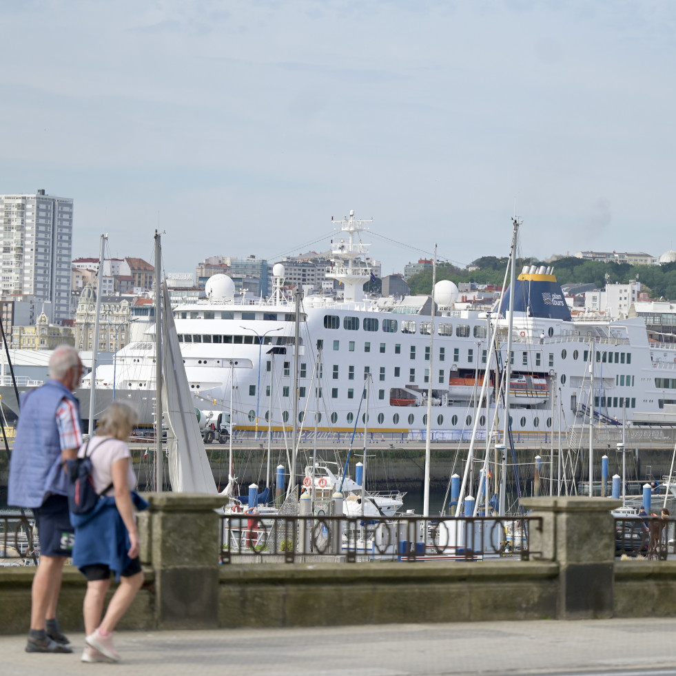 El Puerto de A Coruña ya funciona a pleno rendimiento con dos cruceros en sus muelles