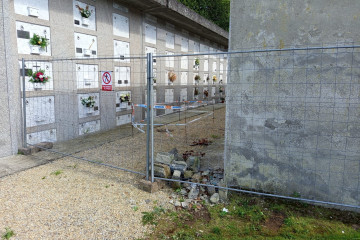 Zona de panteones cerrada en el cementerio de Bergondo (2)