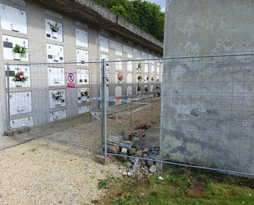Zona de panteones cerrada en el cementerio de Bergondo (2)