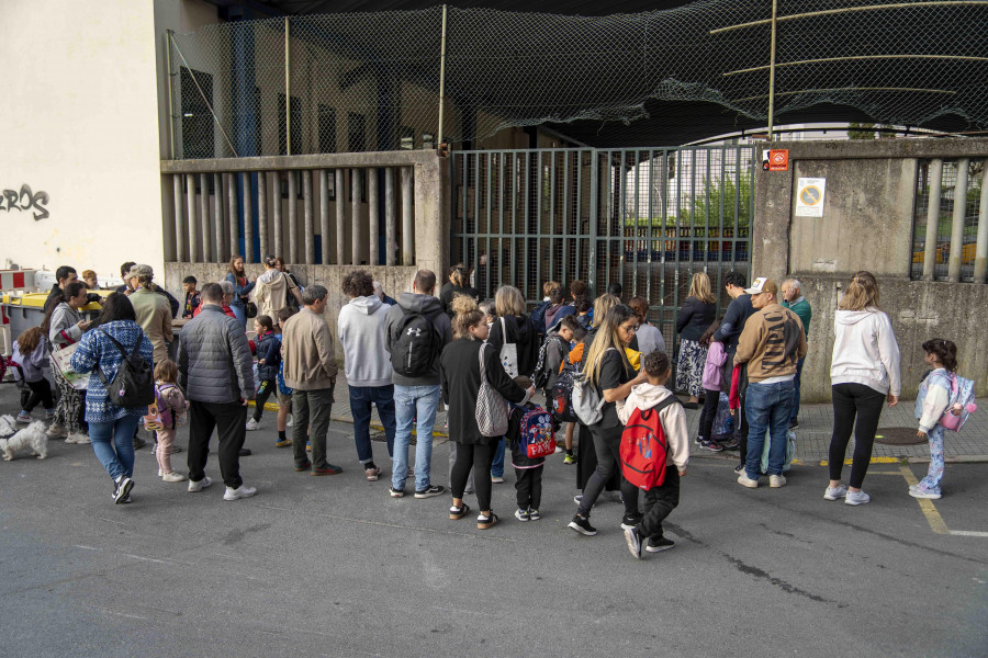 Los estudiantes herculinos aprovechan el apagón para prolongar el puente de mayo