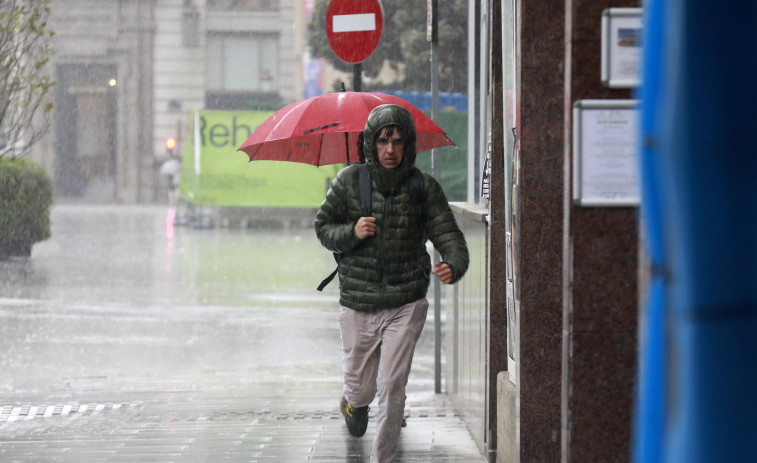 Playas, apagones y tormentas: A Coruña se vuelve a mojar para despedir el mes de abril