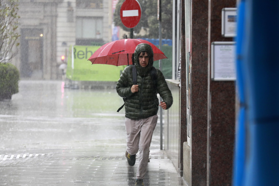 Playas, apagones y tormentas: A Coruña se vuelve a mojar para despedir el mes de abril