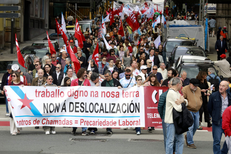 Banderas de todos los colores ondean en A Coruña por el 1 de mayo