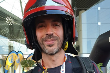 Adalberto Robles, traballador do Servizo Municipal de Emerxencias, participou recentemente na 'Subida Vertical Gran Hotel Bali' acadando a 24ª posición na categoría de bombeiros. A proba consistía