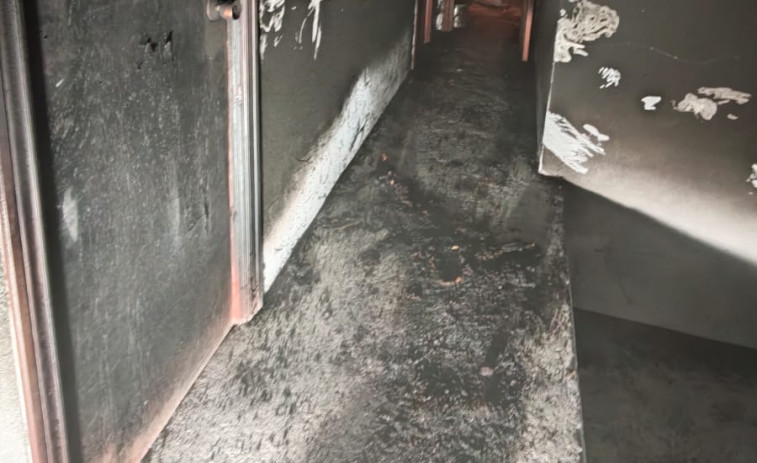 Una mujer herida grave en Arteixo tras arder los trasteros de un edificio