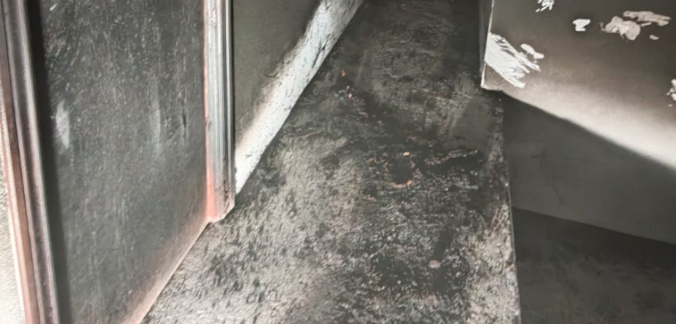 Una mujer herida grave en Arteixo tras arder los trasteros de un edificio