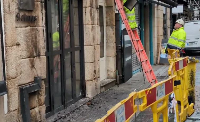 Un incendio causa daños en la fachada de un edificio de la calle Olmos de A Coruña