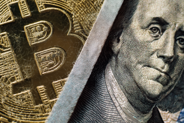 K4131k Bitcoin and US dollars close up contrast between digital 4ea48a43 a51d 4e84 9c86 8845df6570a6
