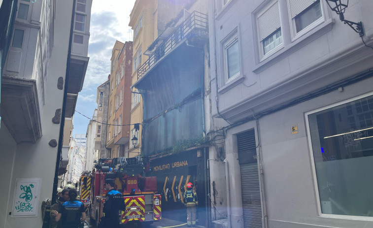 Arde el tercer piso de un edificio abandonado en A Coruña