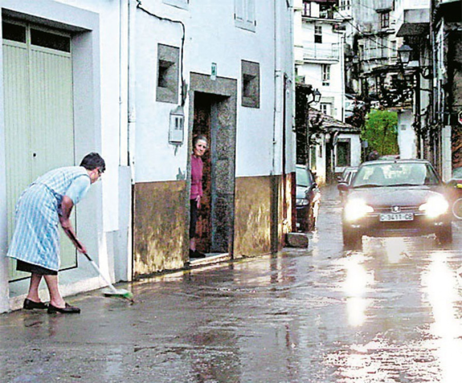 Hace 25 años |  Una tormenta de apenas 15 minutos inunda locales y viviendas en Betanzos