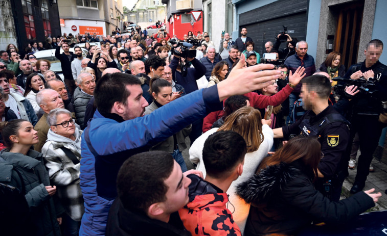 Los barrios coruñeses de las caceroladas celebran la calma un año después de salir a la calle