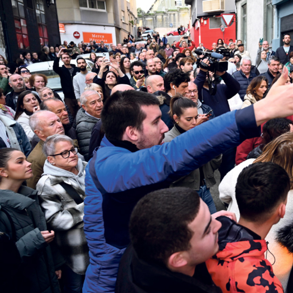 Los barrios coruñeses de las caceroladas celebran la calma un año después de salir a la calle
