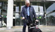 El cambio de vida José Manuel Paz con su perro guía: “Estaba encerrado en mí y no quería salir de casa”