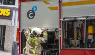 Dos coches mal aparcados retrasan la llegada de los Bomberos de A Coruña a un incendio