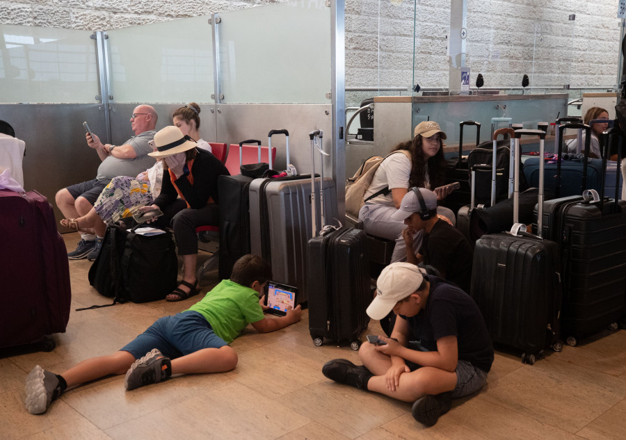 Seis heridos tras caer un proyectil en el aeropuerto de Tel Aviv