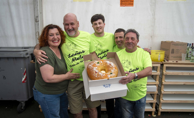 Veinte años de la Festa do Roscón: Lañas se entrega a su dulce en una edición especial