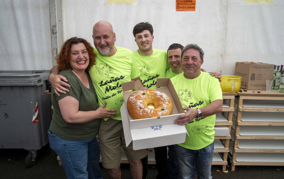 Veinte años de la Festa do Roscón: Lañas se entrega a su dulce en una edición especial