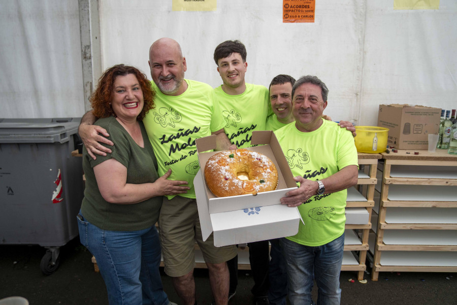 Veinte años de la Festa do Roscón: Lañas se entrega a su dulce en una edición especial