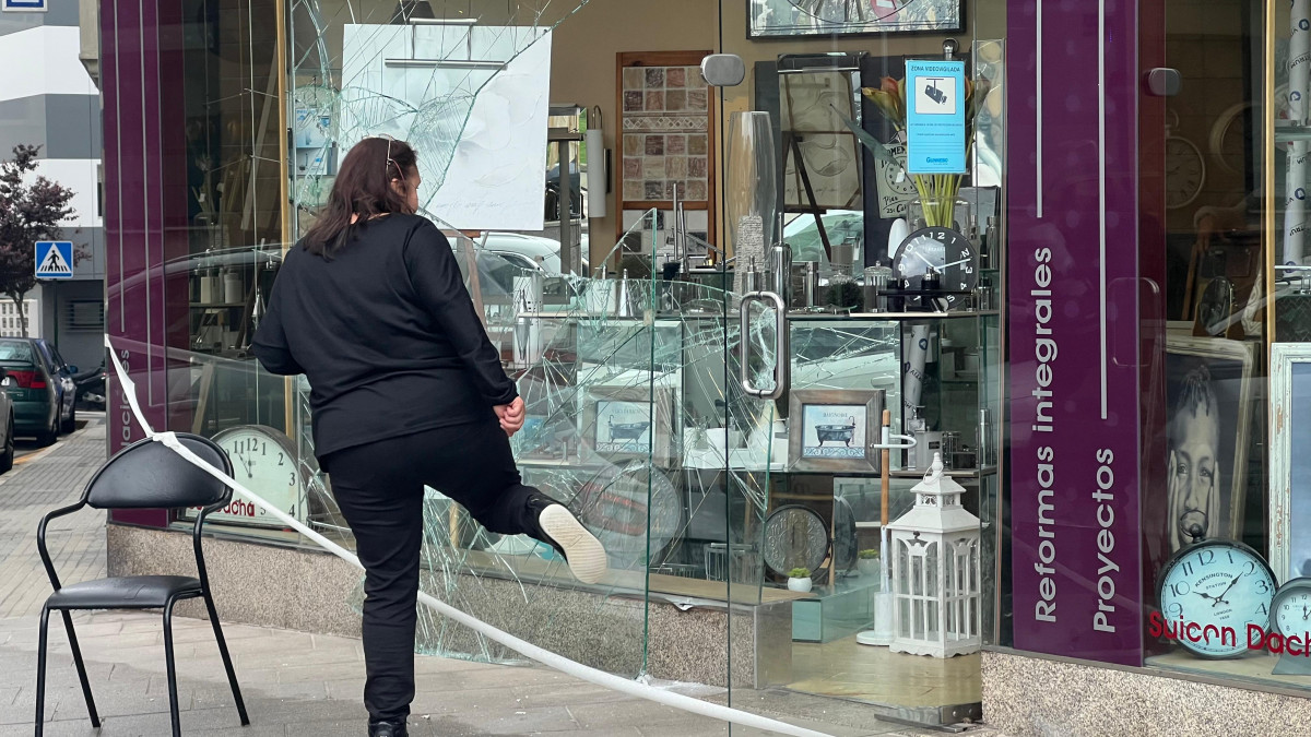 Robo en una cristalería de Os Mallos @ Andrea Gestal (3)