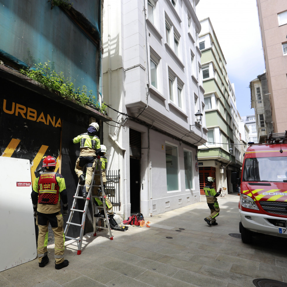 El edificio abandonado de la calle Vista de A Coruña volvió a okuparse dos días después del incendio