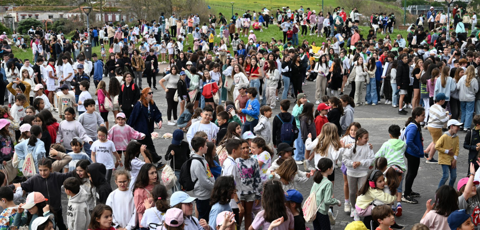 Unha mareira de estudantes reivindica na Coruña o galego co Correlingua