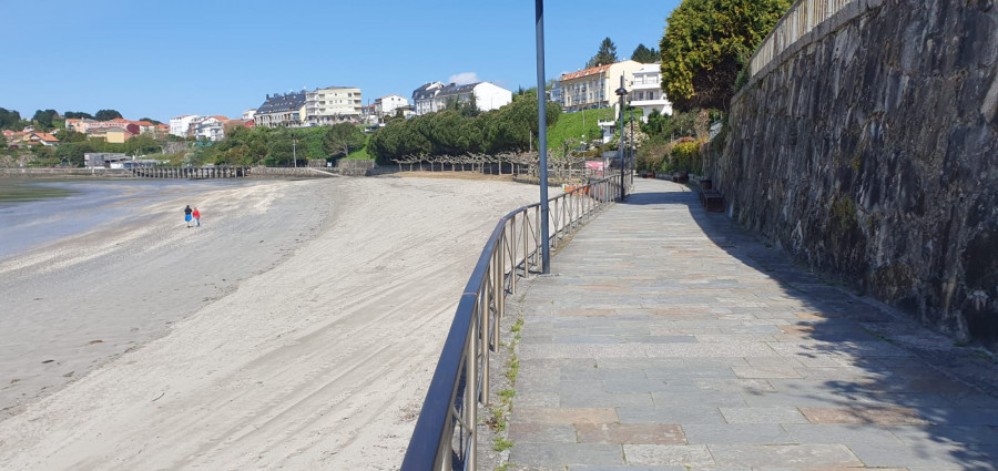Miño renueva los pasamanos del paseo marítimo con materiales reciclados