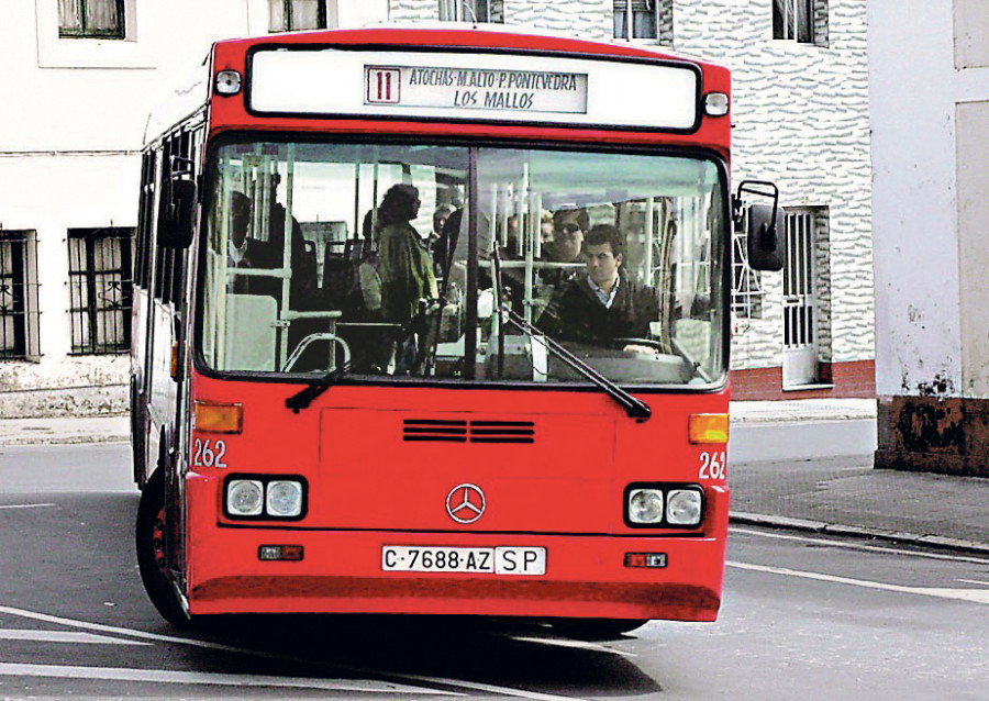 Hace 25 años | Más de la mitad de los viajes en bus en el año 2000 se pagan con tarjeta