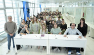 Una rampa portátil y un cubilete, proyectos de la UDC a favor de la diversidad funcional