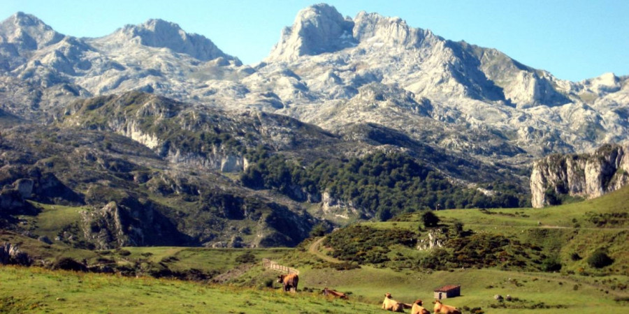 Rescatados tres jóvenes coruñeses a más de 2.300 metros de altura en Picos de Europa