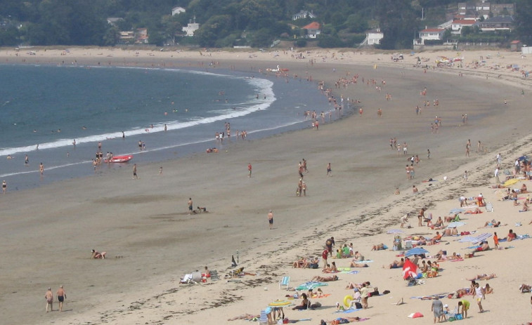 Faraldo destaca la nota “simbólica”  de recuperar la ‘marca’ Bandera Azul para la Praia Grande de Miño