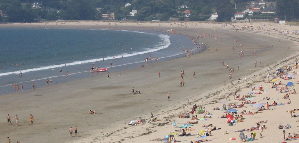 Faraldo destaca la nota “simbólica”  de recuperar la ‘marca’ Bandera Azul para la Praia Grande de Miño