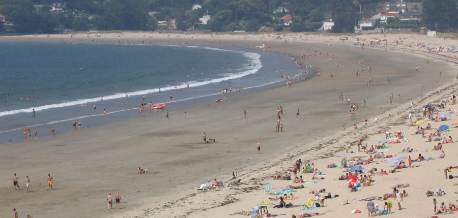 Faraldo destaca la nota “simbólica”  de recuperar la ‘marca’ Bandera Azul para la Praia Grande de Miño