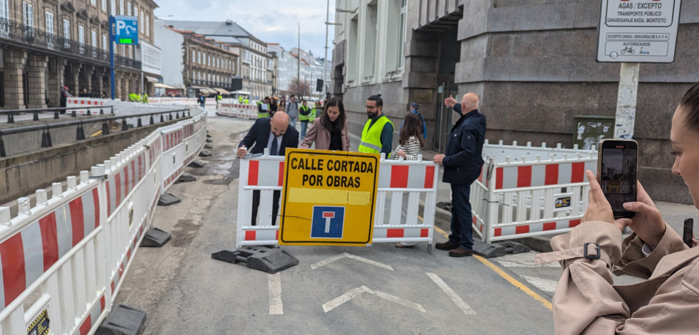 La Marina de A Coruña descubre su nuevo firme