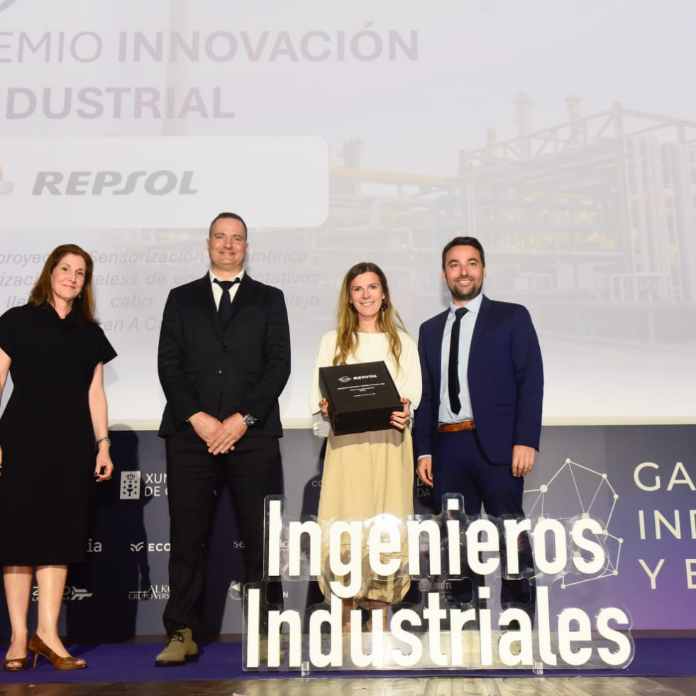 Los ingenieros industriales otorgan su premio a la innovación a la refinería de A Coruña