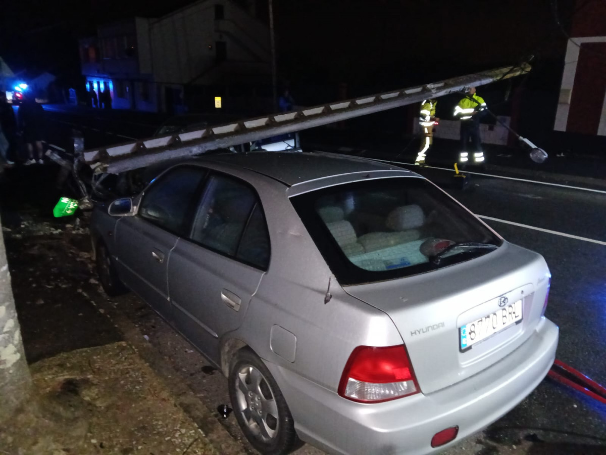 Accidente de tráfico en Oleiros (3)