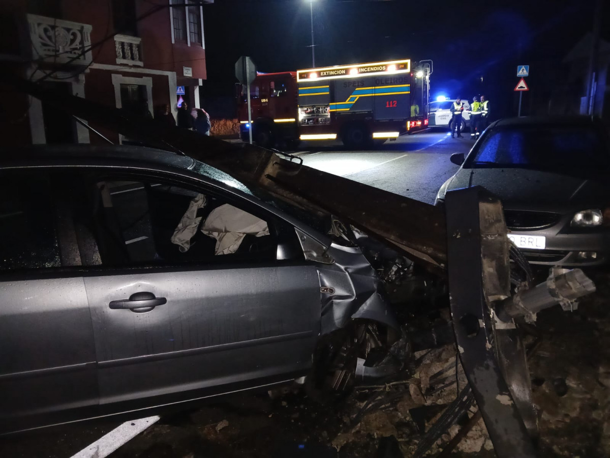 Accidente de tráfico en Oleiros (1)