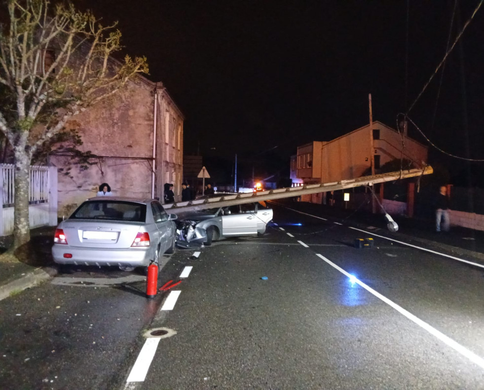 Accidente de tráfico en Oleiros (2)