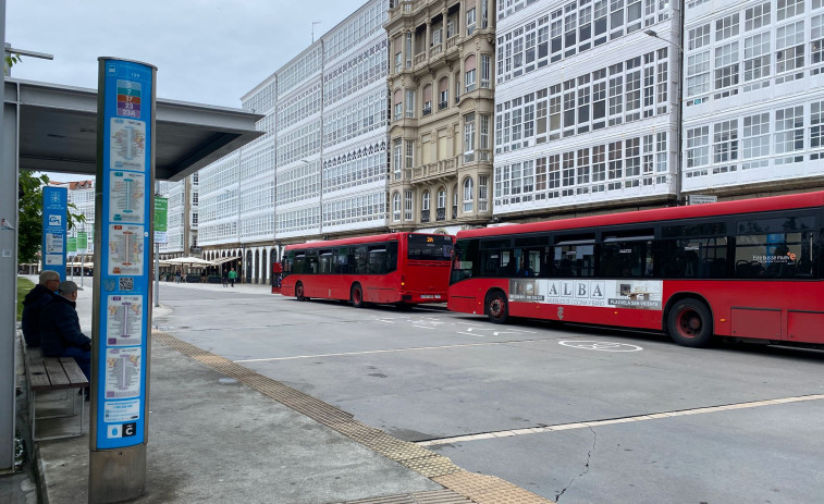 Los autobuses urbanos vuelven a circular por la Marina