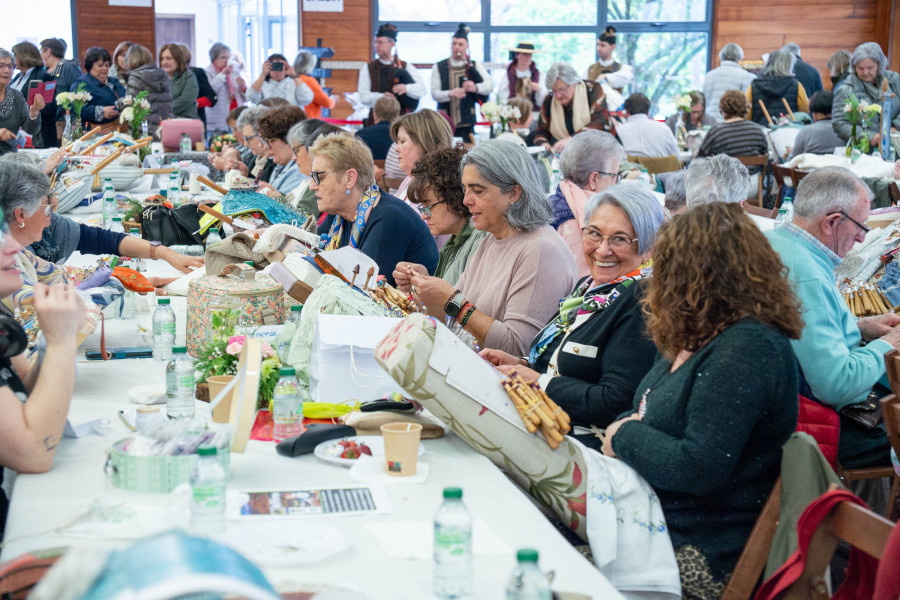 Abegondo disfruta del IX Encontro de Palilleiras e Multilabores